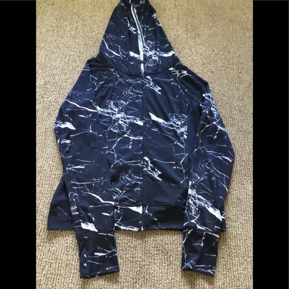 Performance black and white hoodie - Picture 2 of 3